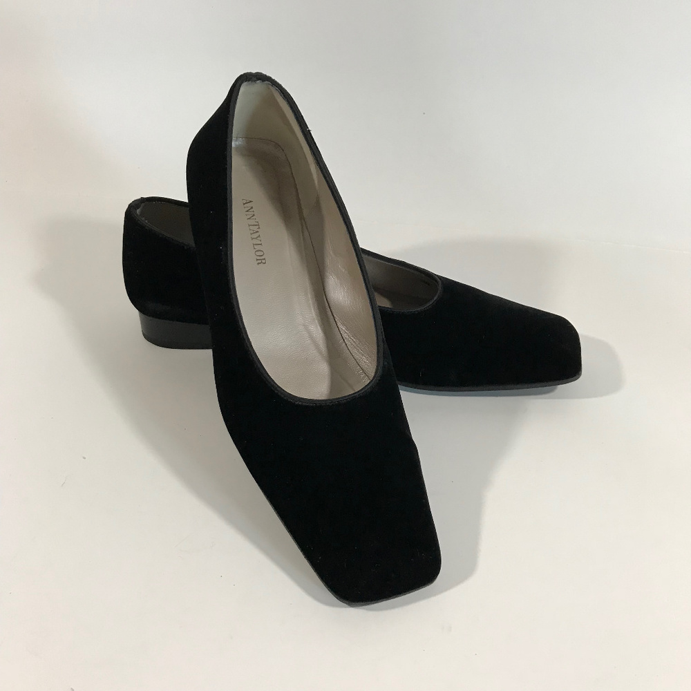 Ann Taylor Vintage 90s Blk Velvet Square Toe Flats